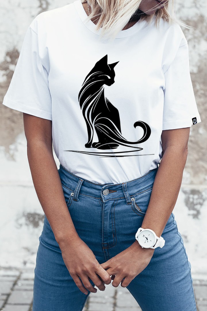 T-Shirt mit einem Kätzchen