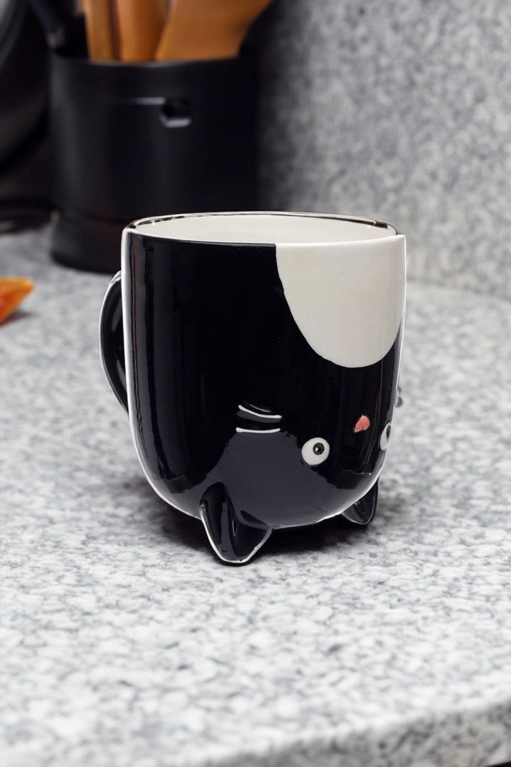 Umgekehrter Katzenkopf-Becher aus Keramik